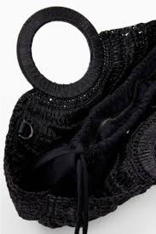 GEANTA NEAGRA DIN RAFIE