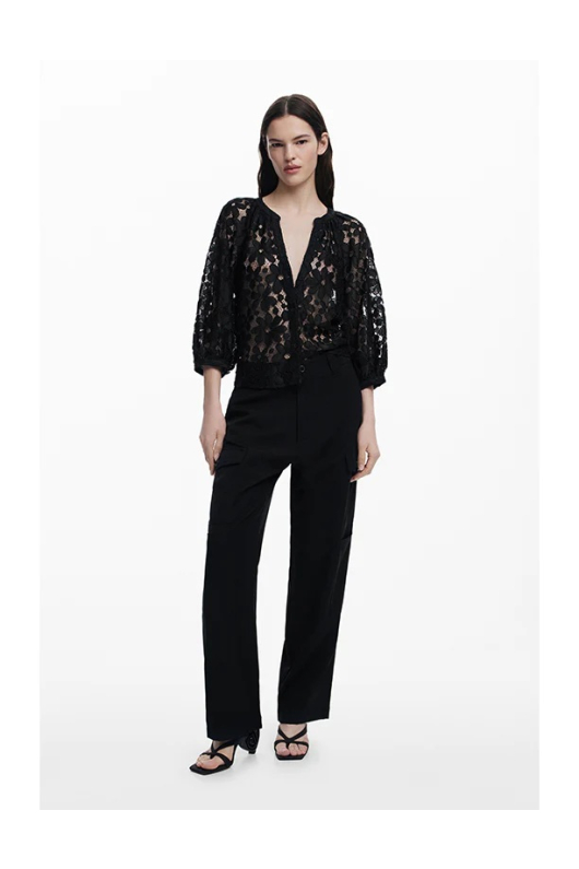 BLUZA NEAGRA DIN DANTELA