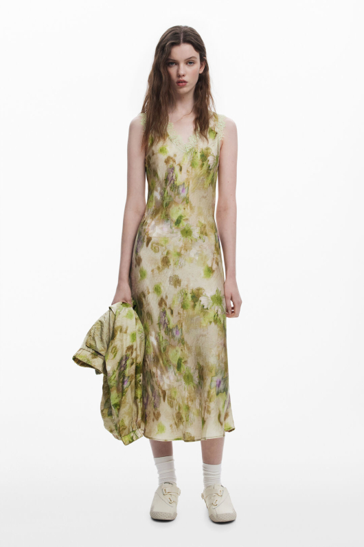 ROCHIE SATINATA CU BRODERIE