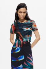 Tricou creat de mr. Christian Lacroix