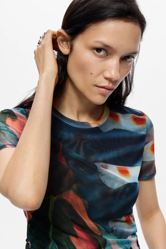 Tricou creat de mr. Christian Lacroix