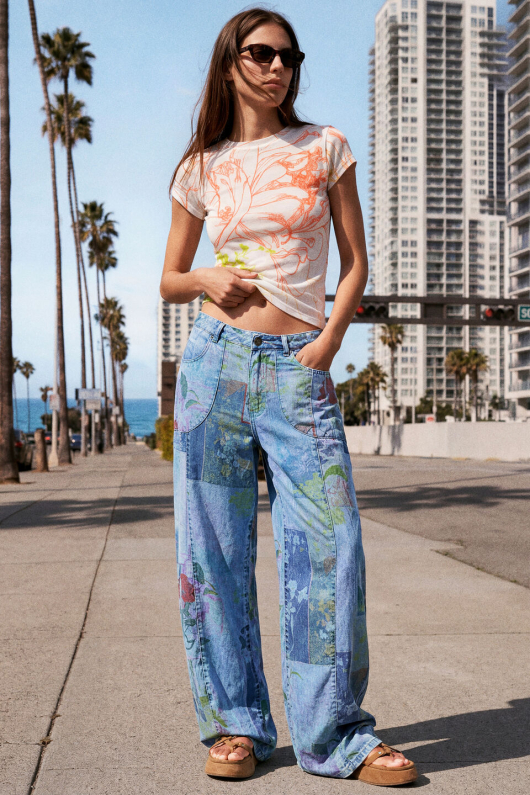 PANTALONI SUBTIRI DENIM CU IMPRIMEU FLORAL