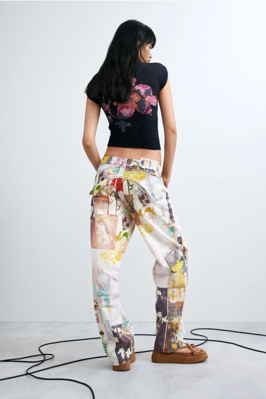 PANTALONI DENIM CU PRINT FLORAL