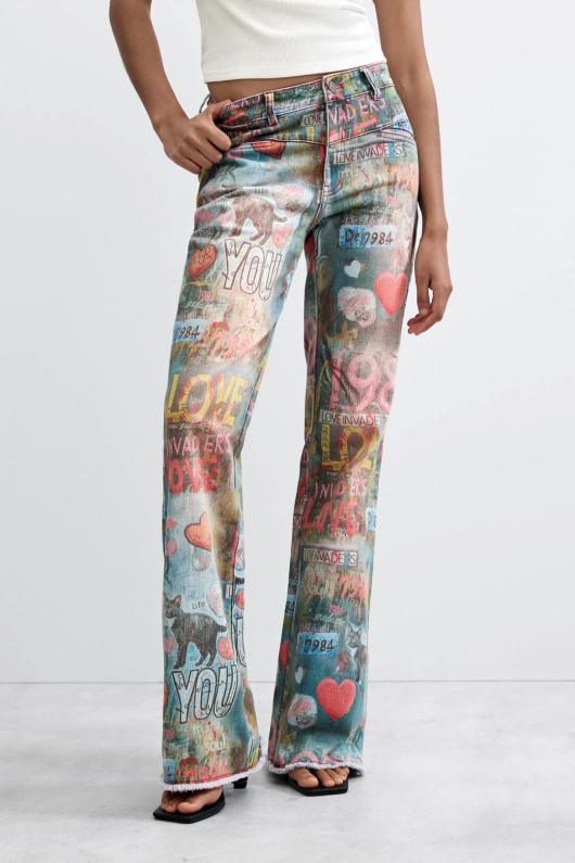 Pantaloni denim cu print