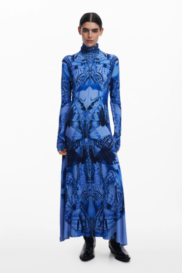 ROCHIE LUNGA IN TONURI DE ALBASTRU