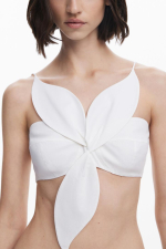 TOP ALB IN FORMA DE FLOARE