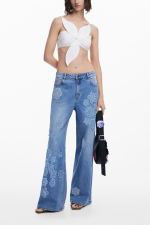 TOP ALB IN FORMA DE FLOARE