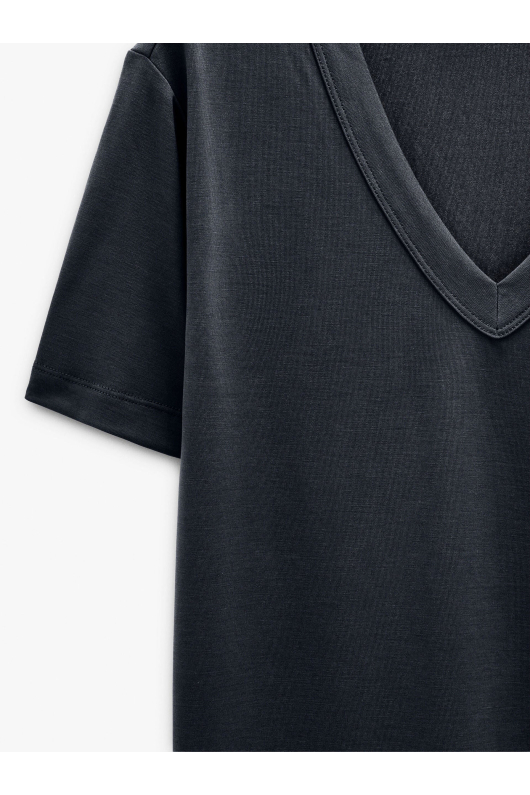TRICOU CU DECOLTEU IN V