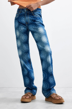 Pantaloni jeans slim cu imprimeu