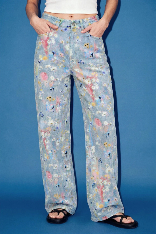 PANTALONI DENIM CU IMPRIMEU FLORAL