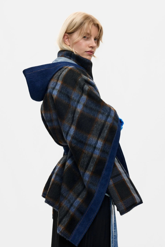 PONCHO CU PRINT IN PATRATELE