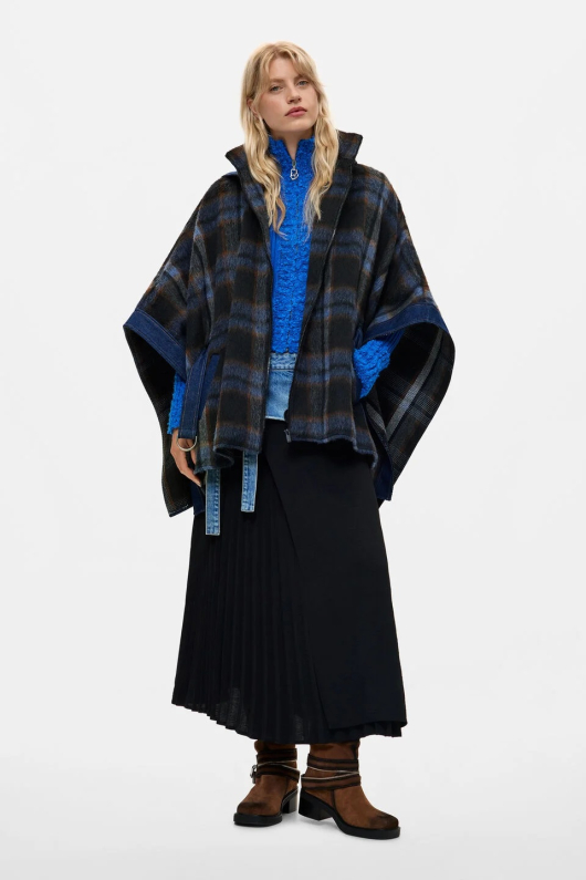 PONCHO CU PRINT IN PATRATELE