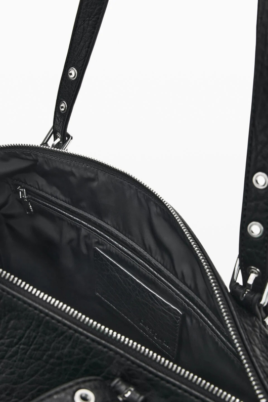 GEANTA NEAGRA, MARE