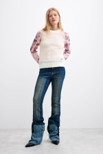 Pulover crem, cu imprimeu floral pe maneci