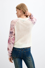 Pulover crem, cu imprimeu floral pe maneci