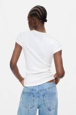 Tricou imprimat cu flori