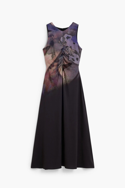 ROCHIE IN TONURI DE MOV, FARA MANECI