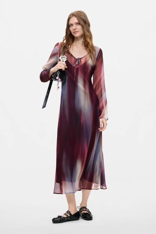 ROCHIE DIN VOAL IN TONURI DE MOV