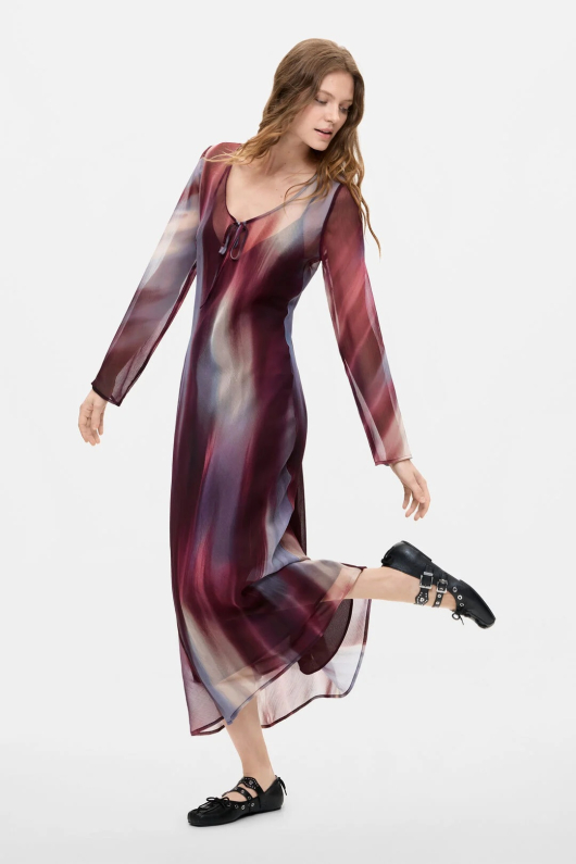ROCHIE DIN VOAL IN TONURI DE MOV