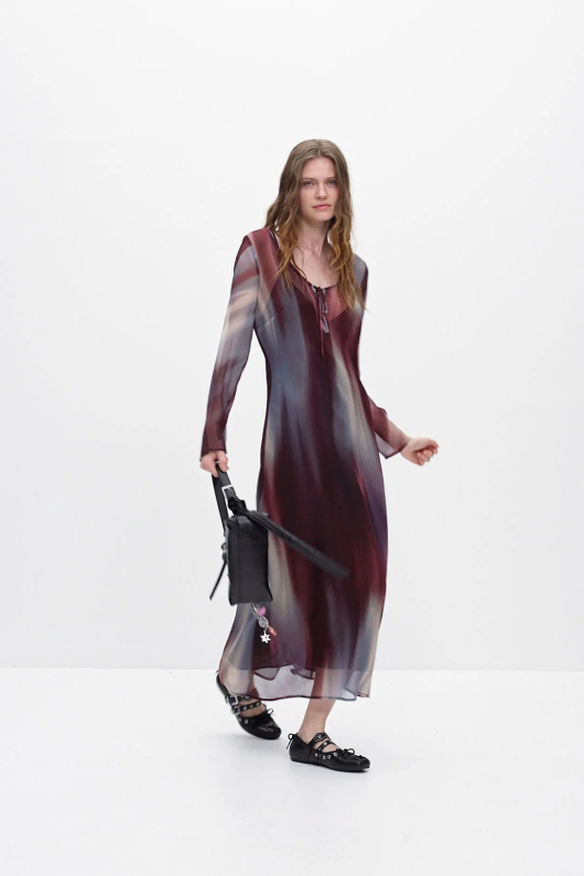 ROCHIE DIN VOAL IN TONURI DE MOV
