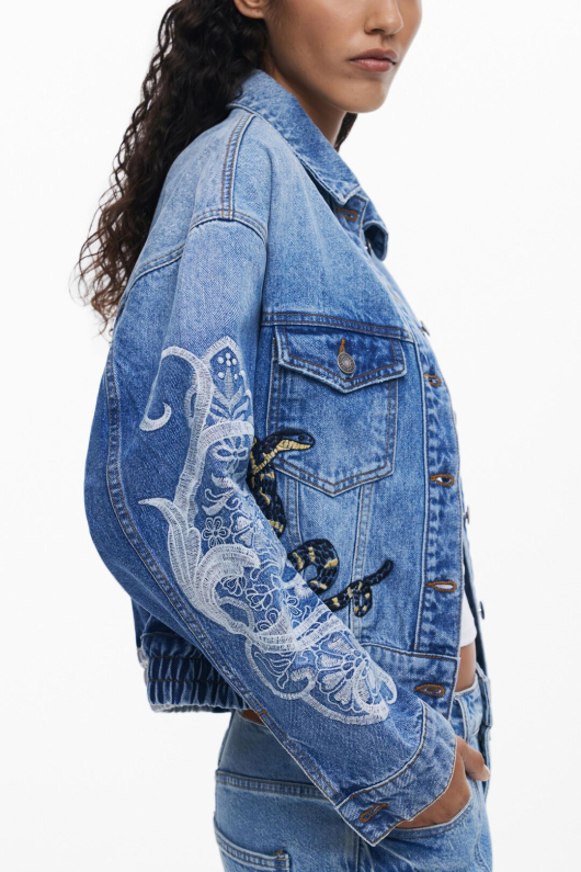 JACHETA DENIM CU BRODERIE ORIENTALA
