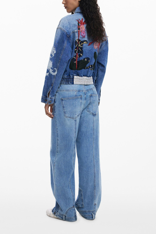 JACHETA DENIM CU BRODERIE ORIENTALA