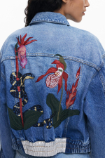 JACHETA DENIM CU BRODERIE ORIENTALA