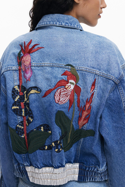 JACHETA DENIM CU BRODERIE ORIENTALA