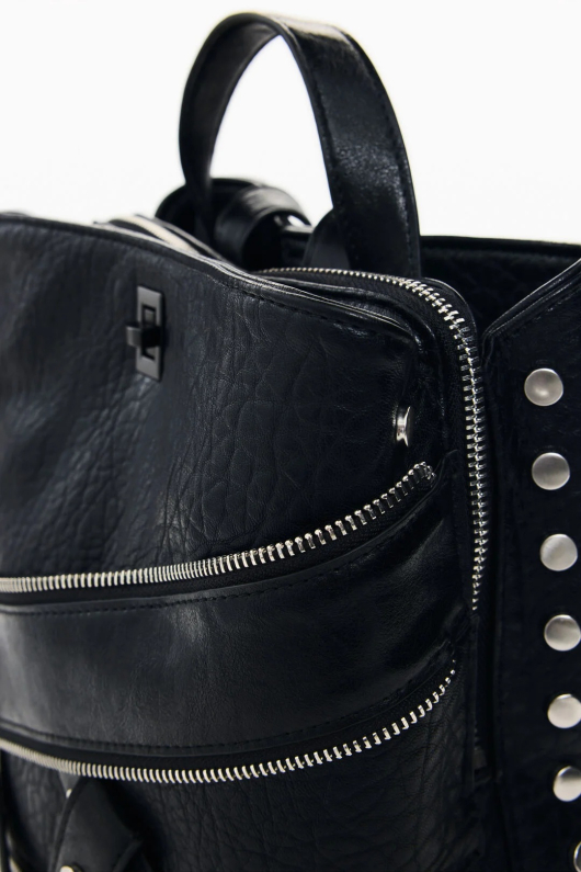 RUCSAC NEGRU