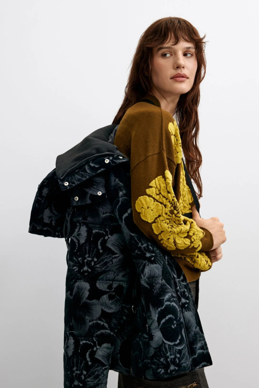 GEACA NEAGRA CU IMPRIMEU FLORAL