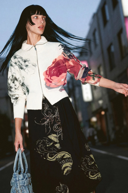 PULOVER CREM CU PRINT FLORAL