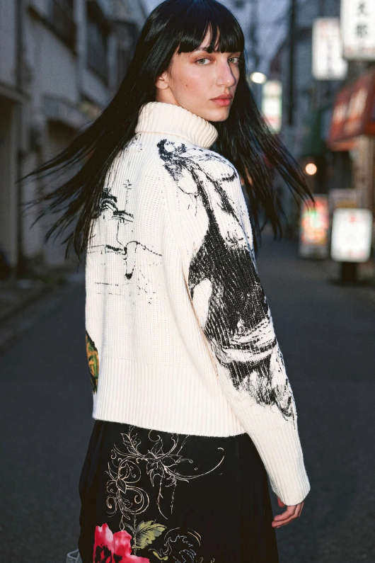 PULOVER CREM CU PRINT FLORAL