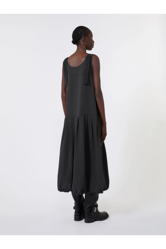 ROCHIE NEAGRA FARA MANECI